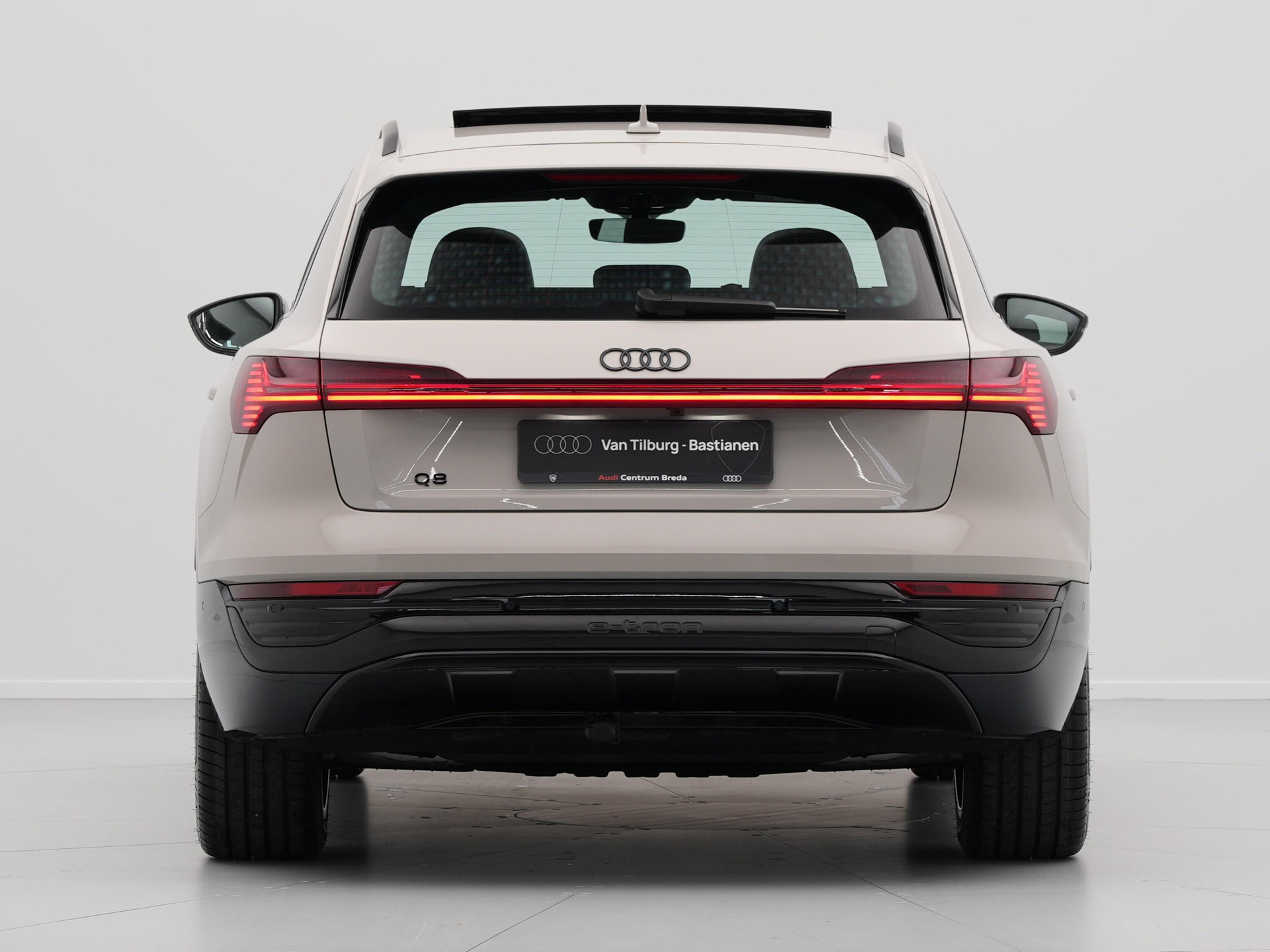 Audi - Q8 e-tron 55 quattro 408 1AT Advanced edition Plus - 2024