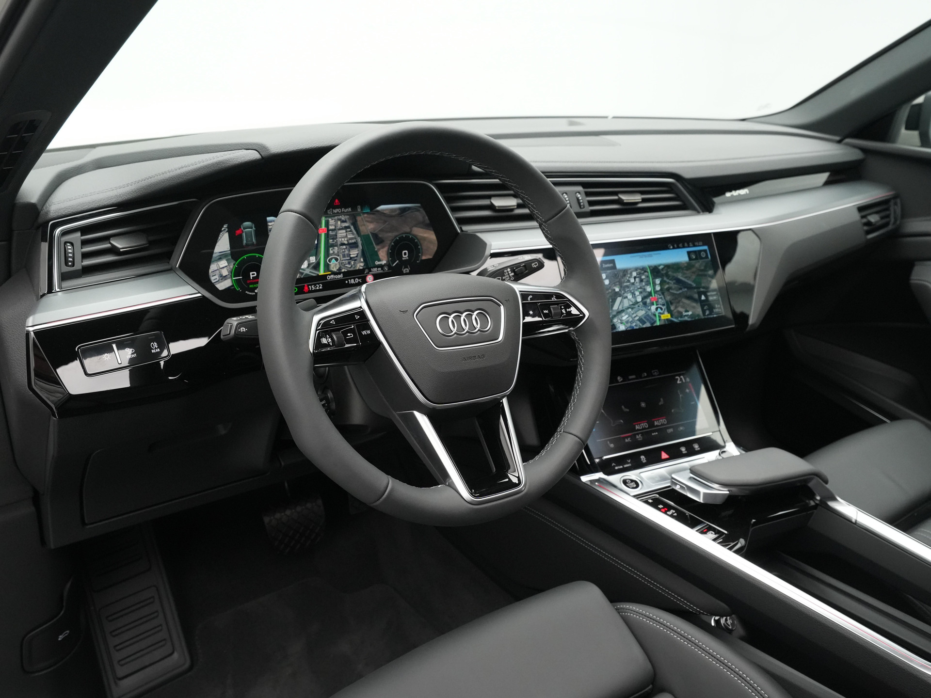 Audi - Q8 e-tron 55 quattro 408 1AT Advanced edition Plus - 2024