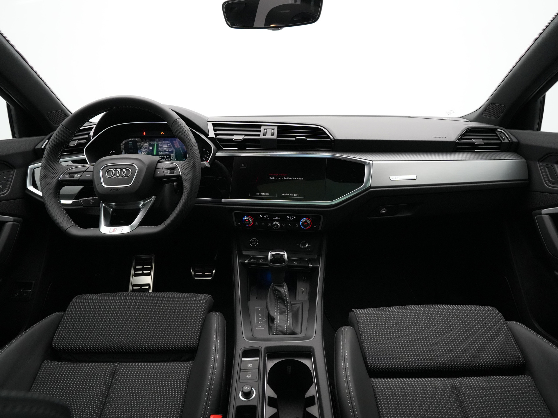 Audi - Q3 45 TFSI e 245 S tronic S edition - 2024