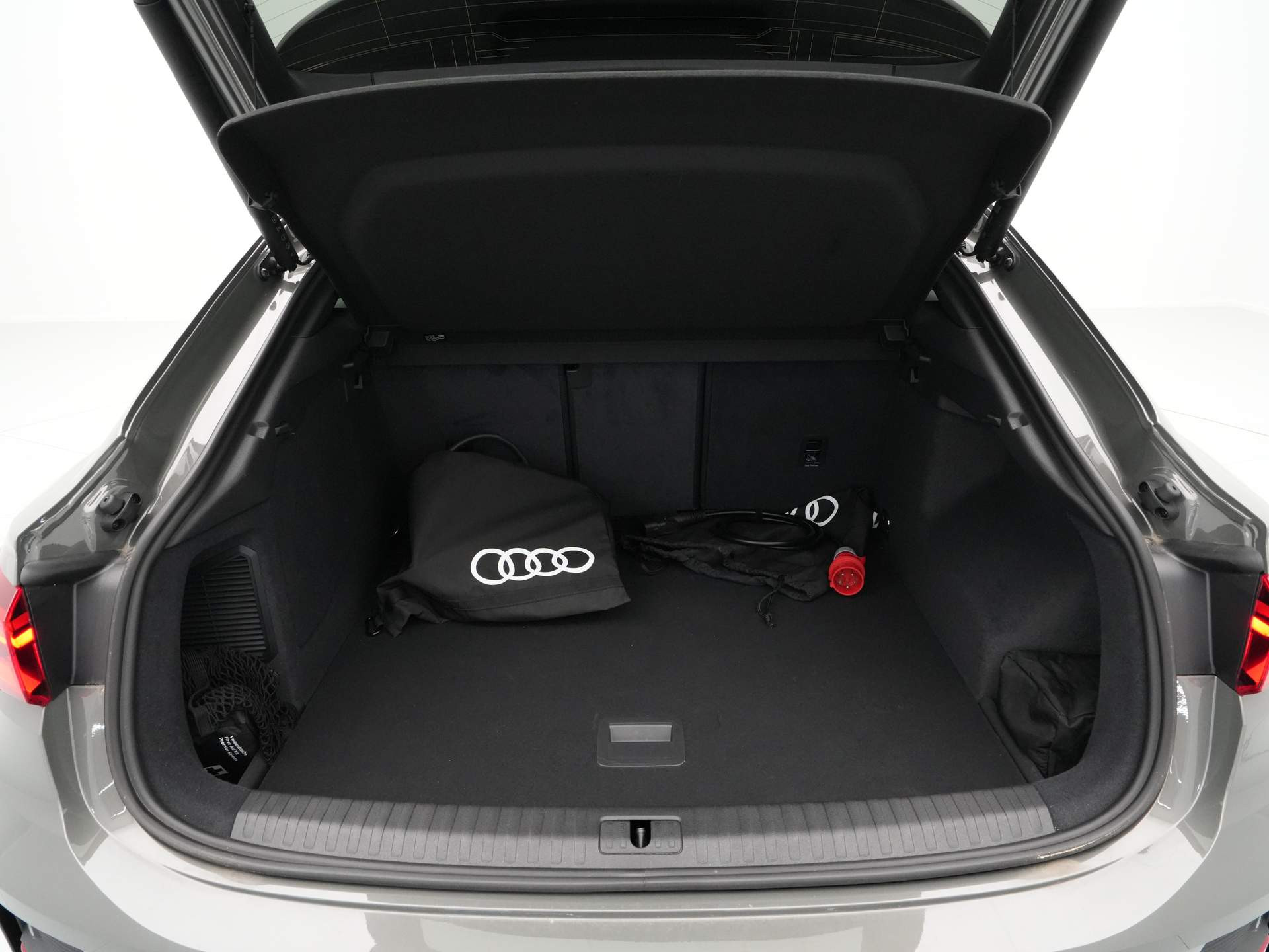 Audi - Q3 Sportback 45 TFSI e 180 kW/245 pk S-tronic Edition - 2023