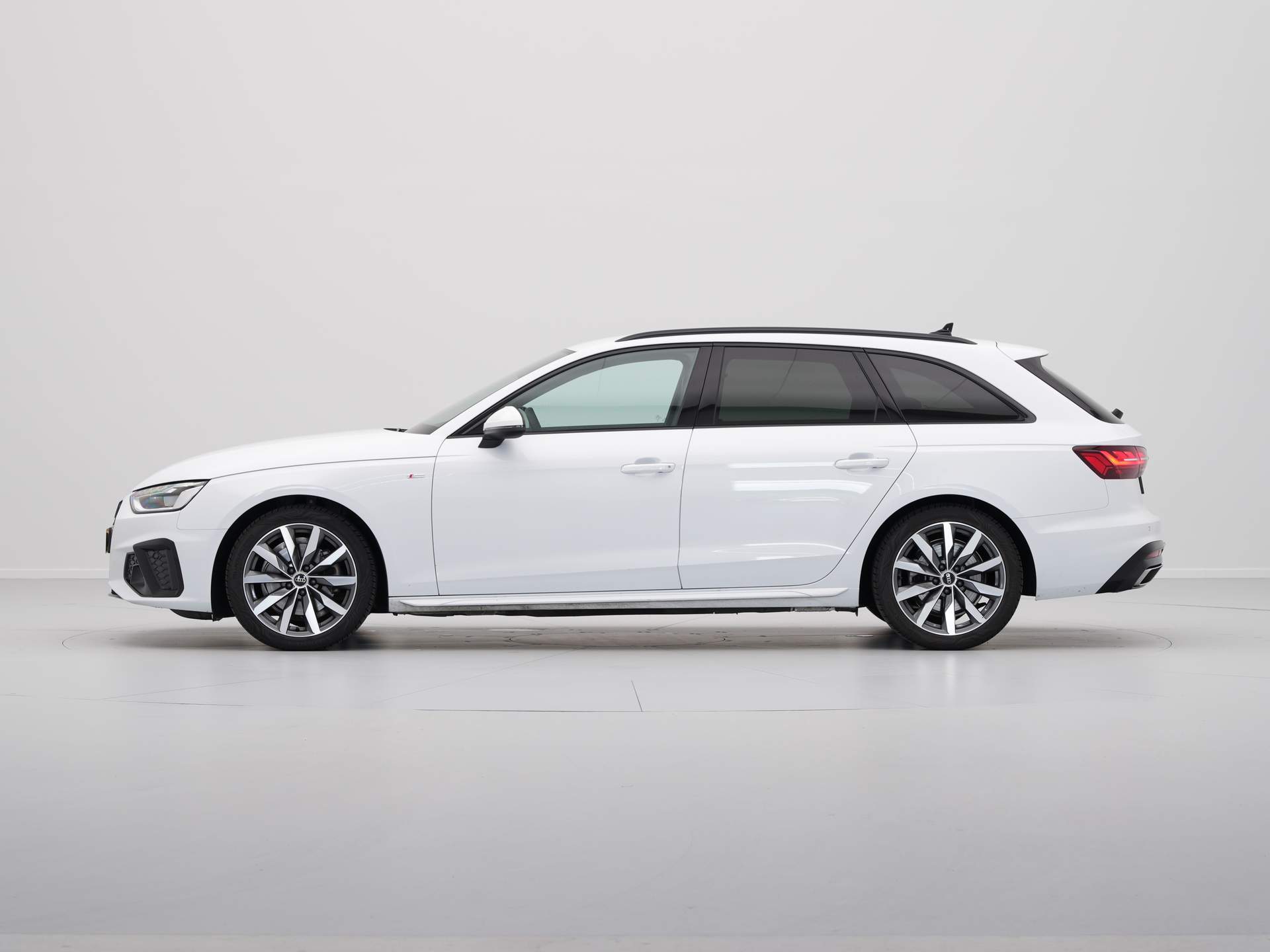 Audi - A4 Avant 35 TFSI S edition Competition - 2024