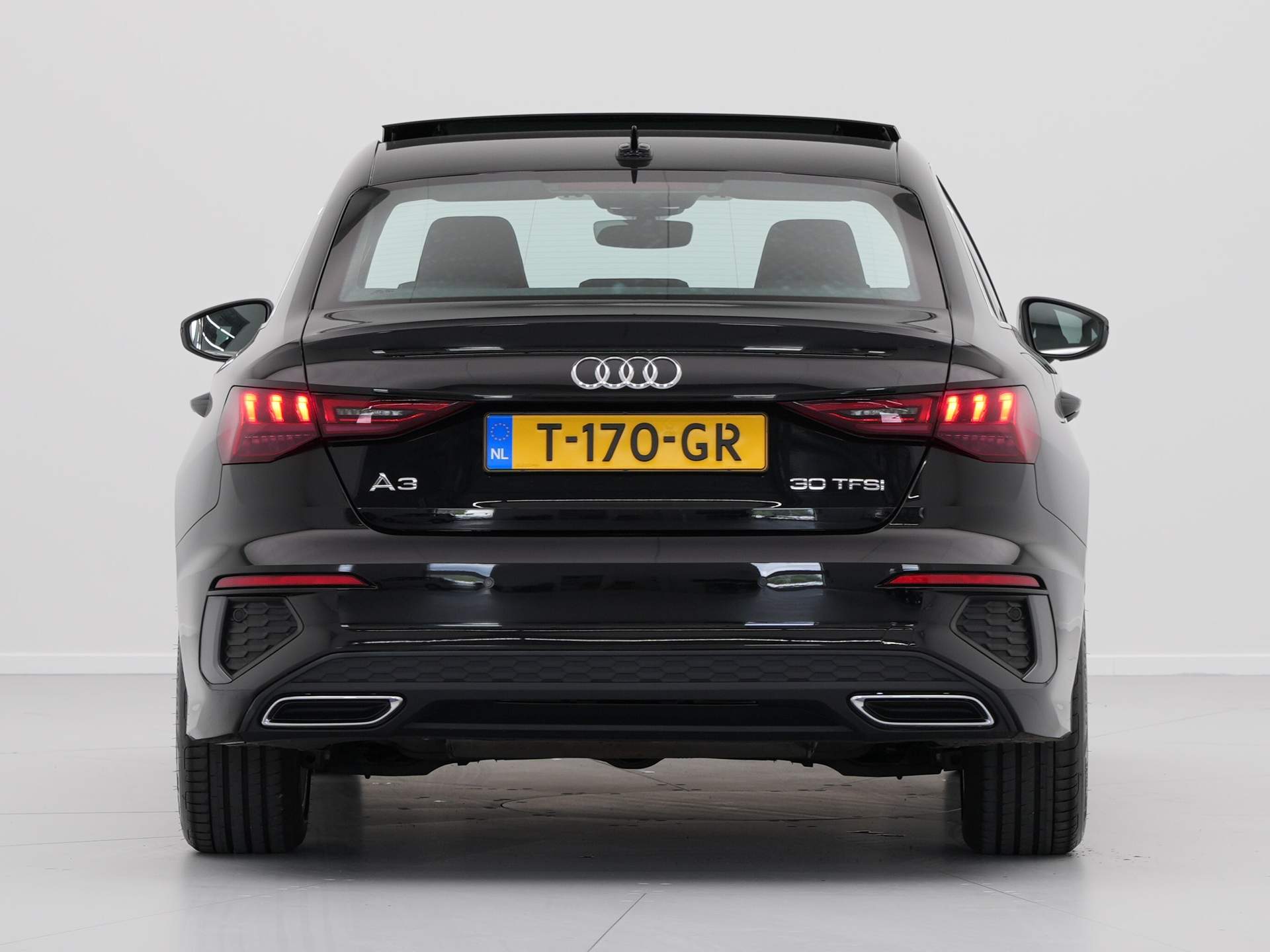 Audi - A3 Limousine 30 TFSI 81 kW/110pk S-Tronic S Line - 2023