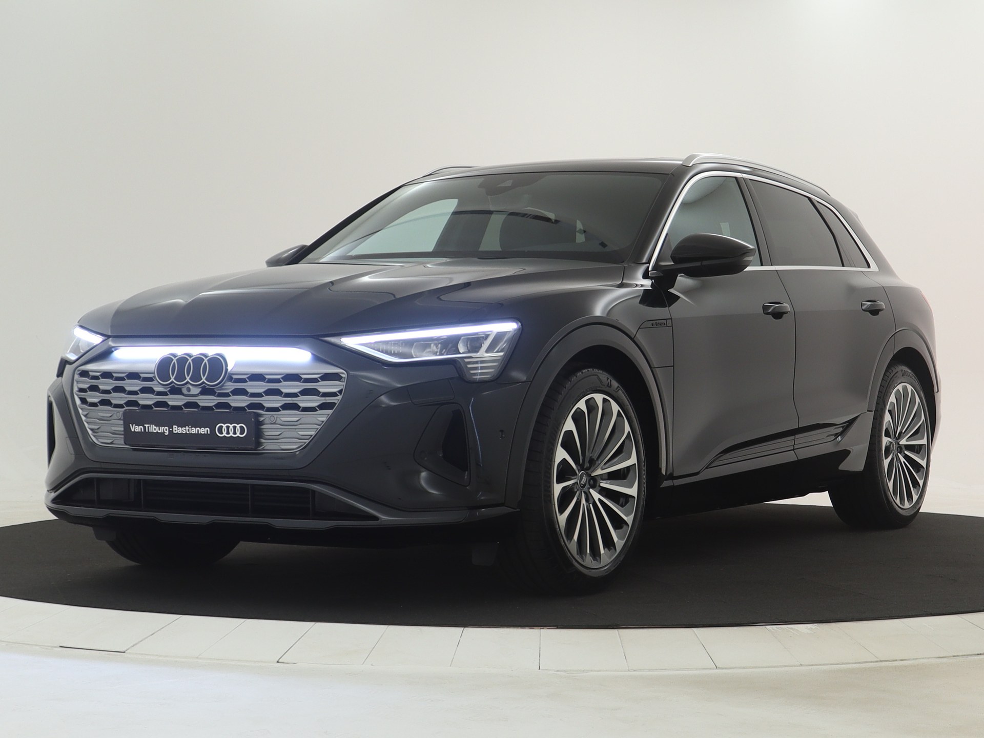 Audi - Q8 e-tron 55 quattro Advanced Edition 115 kWh - 2023